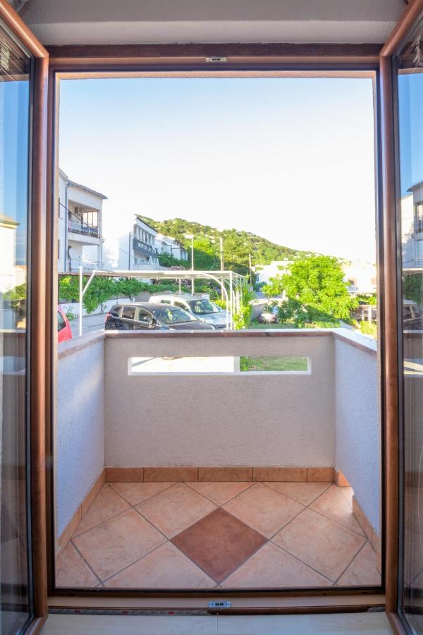 Apartments Dujmovic With Terrace Baška Exteriér fotografie