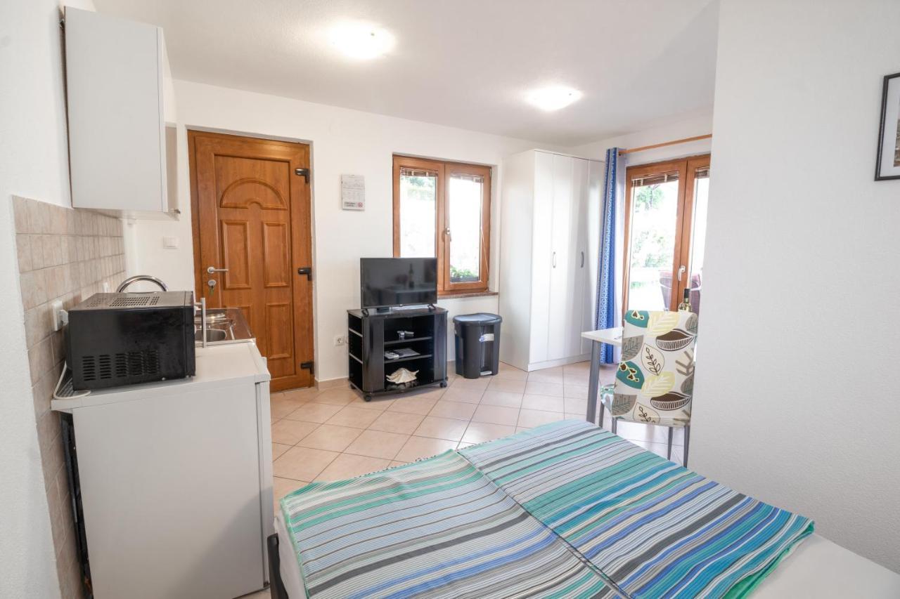 Apartments Dujmovic With Terrace Baška Exteriér fotografie