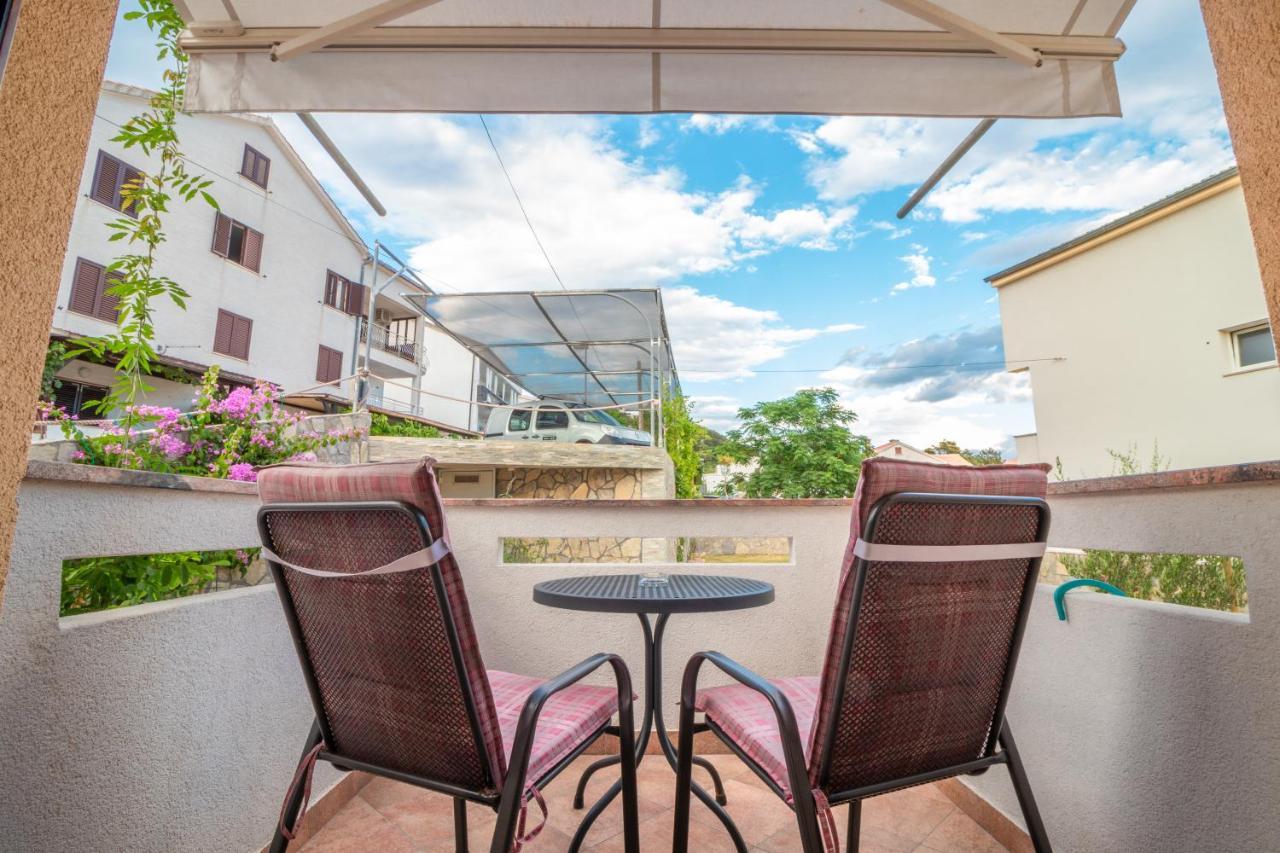 Apartments Dujmovic With Terrace Baška Exteriér fotografie