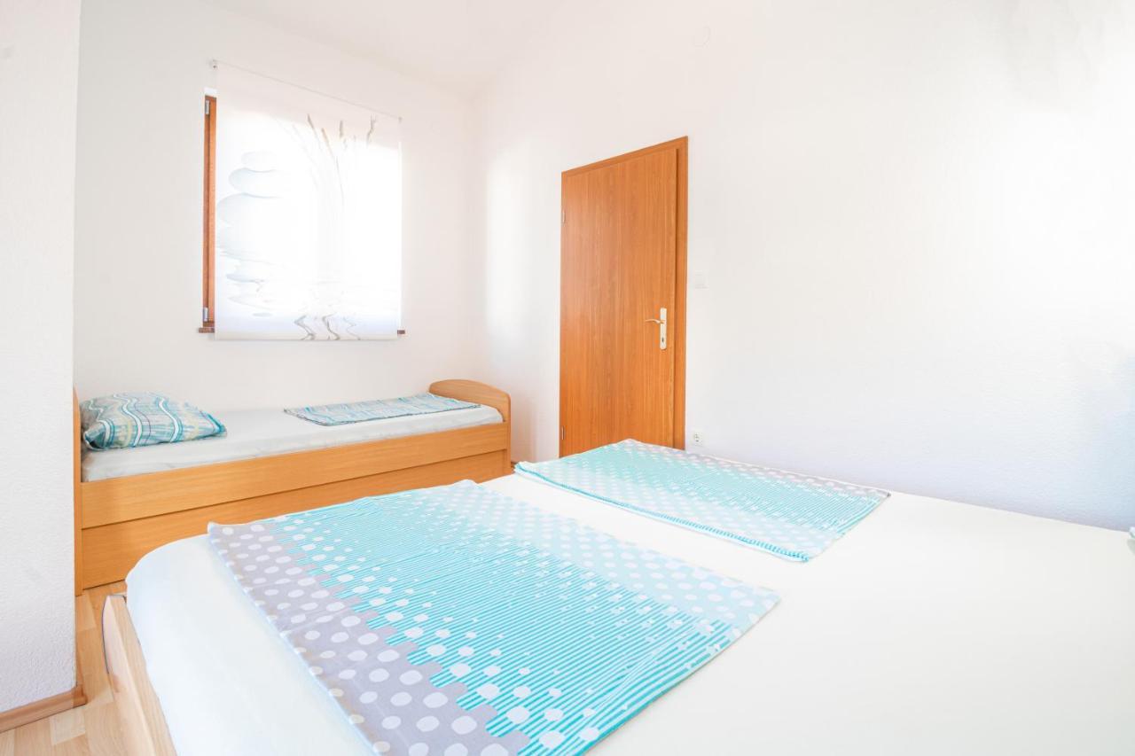Apartments Dujmovic With Terrace Baška Exteriér fotografie