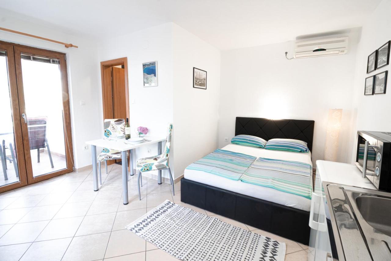 Apartments Dujmovic With Terrace Baška Exteriér fotografie