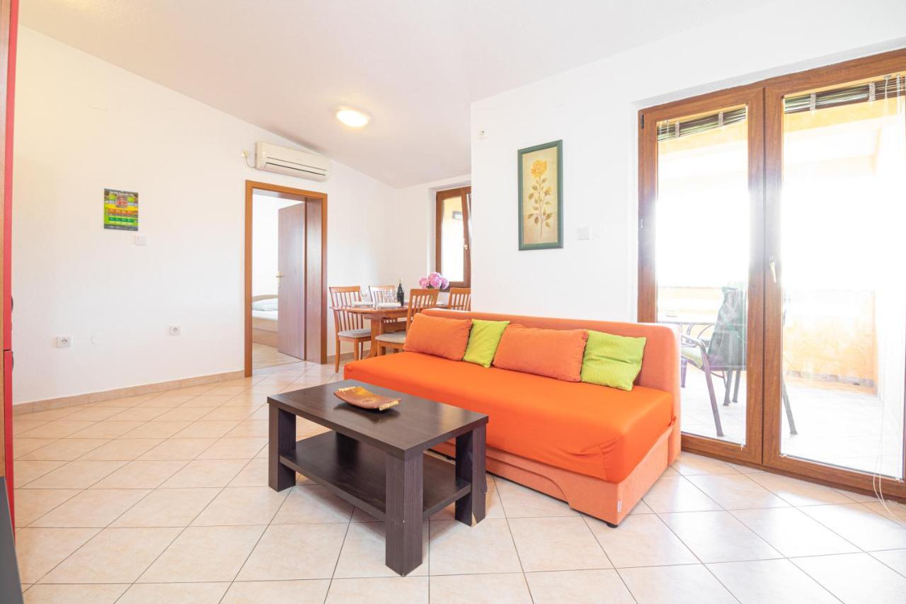 Apartments Dujmovic With Terrace Baška Exteriér fotografie